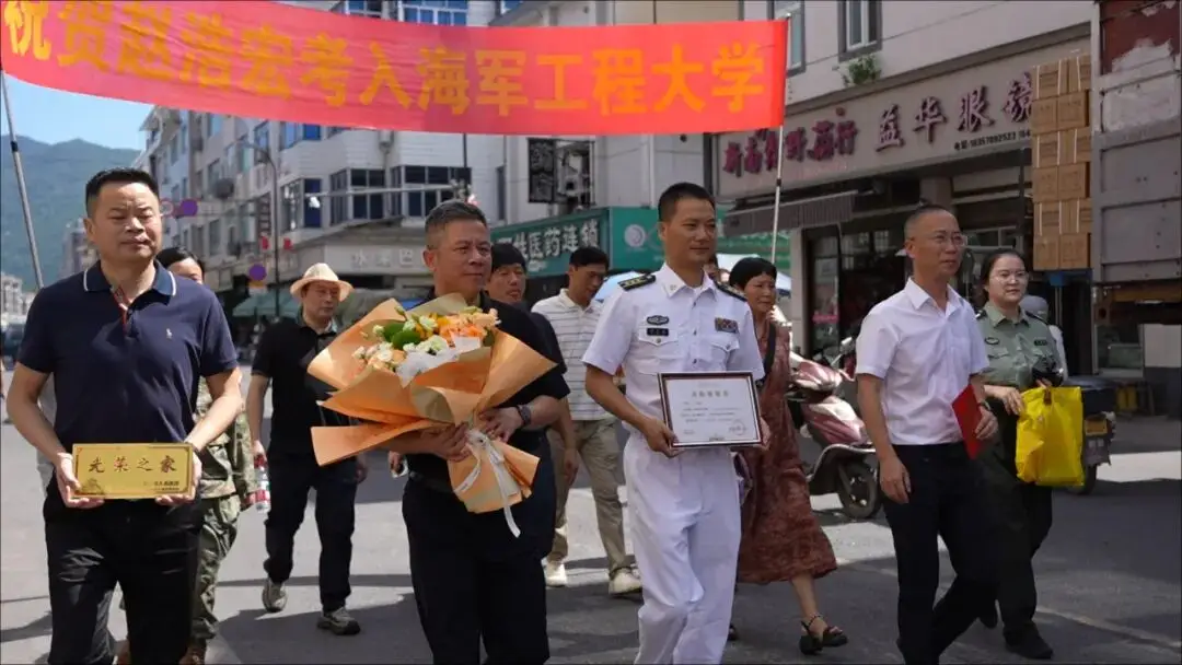 浙江缙云:戎装喜报送到家,青春许国正当时