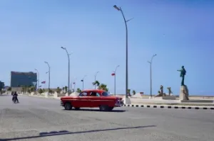 Cuba expands foreign companies' access to wholesale market