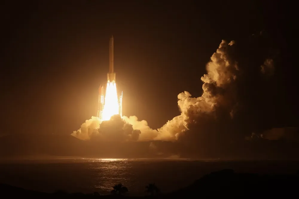 日本发射航天器前往火星神秘卫星,目标是…