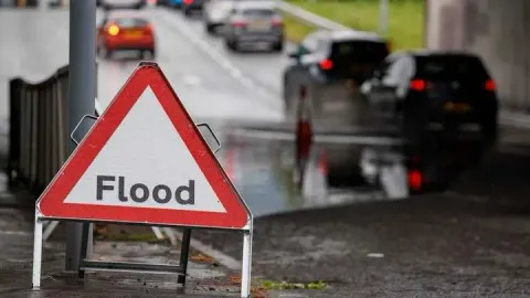 奥斯汀风暴侵袭苏格兰,英国发布暴雨黄色预警